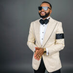 CHAMPAGNE WHITE HAND BAND TUXEDO