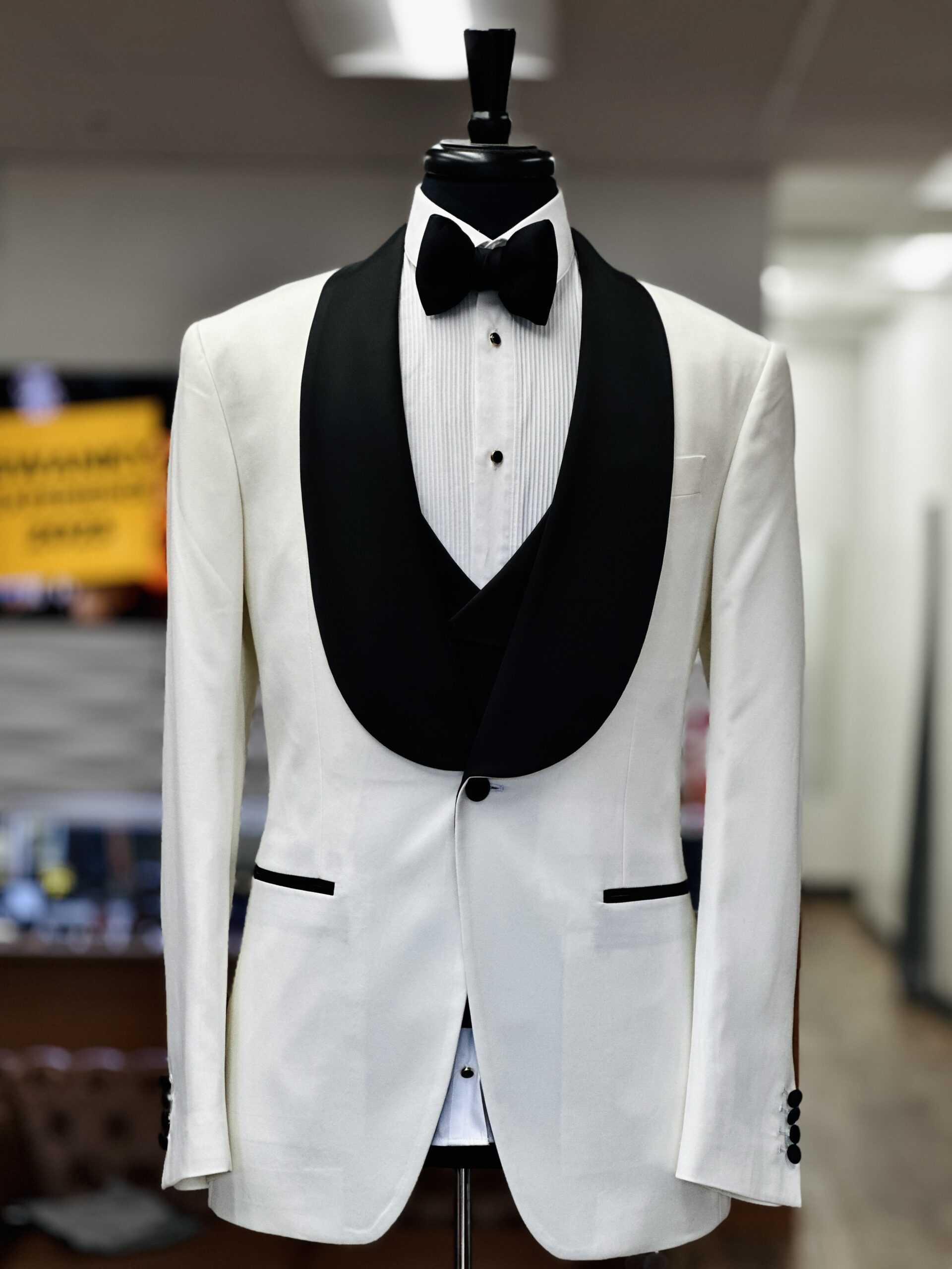 WHITE SINGLE BREASTED 3PIECE WITH WIDE SHAWL BLACK SATIN LAPEL - Stanlion