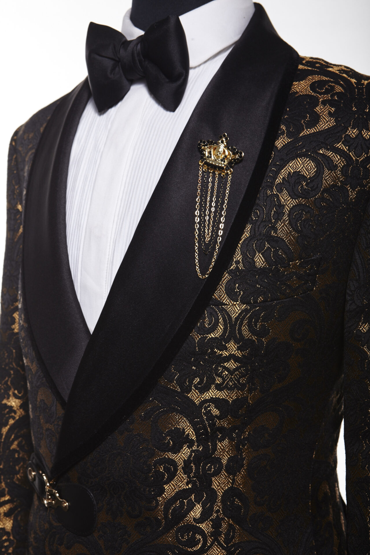 GOLD JACQUARD FLOWERED CONTEMPORARY SUIT WITH DOUBLE BUCKLE - Stanlion