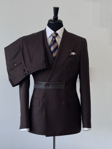 COFFEE BROWN DOUBLE BREASTED SUIT WITH LEATHER STRAP